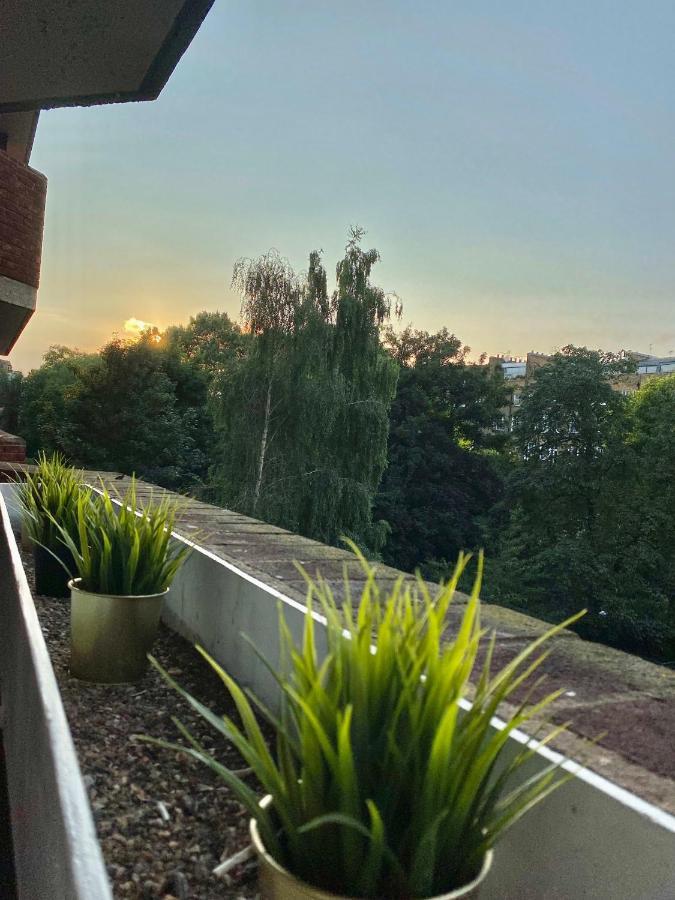 Apt- Balcony-kensington- 24 7 Security Appartamento